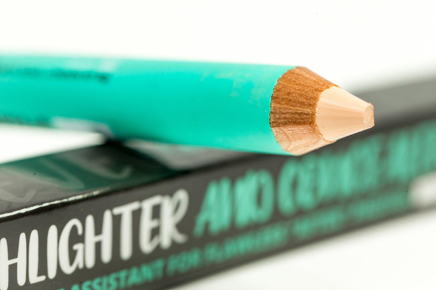 Light Highlighter/Concealer Duo Pencil